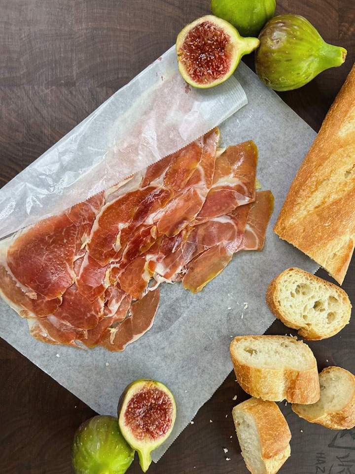Venez acheter des produits de charcuterie frais et de qualité dans notre boucherie.